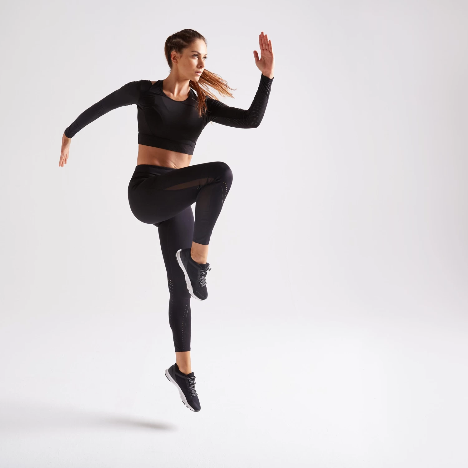 Long-Sleeved Cropped Fitness Cardio T-Shirt - Black 4 Long-Sleeved Cropped Fitness Cardio T-Shirt - Black - Image 2